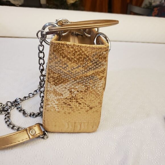 Gold purse Chained Shoulder Strap - Picture 3 of 6